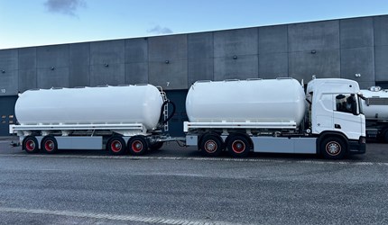 Danish Agro - 26,000-litre feed tank and 43,000-litre drawbar trailer